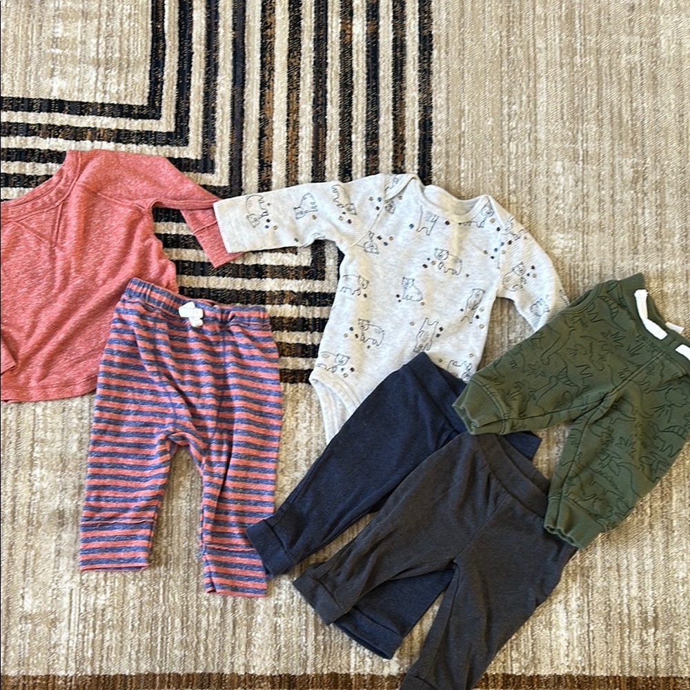 Six pieces - size 6 month